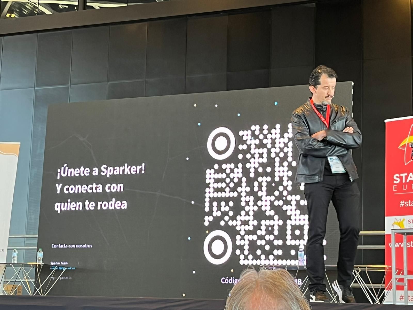 Juán Pablo García, Sparker's Director of Communications presenting the project.